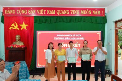 Lãnh đạo UBND Huyện cùng các đơn vị lực lượng vũ trang kết nghĩa đóng quân trên địa bàn Huyện về thăm và chúc mừng nhân dịp 20/11